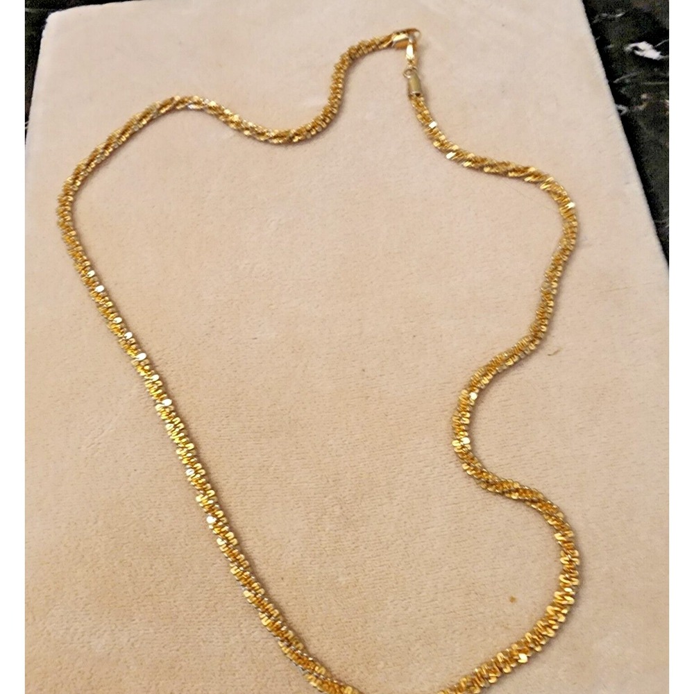 Beautiful Gold Tone Necklace 24 inch